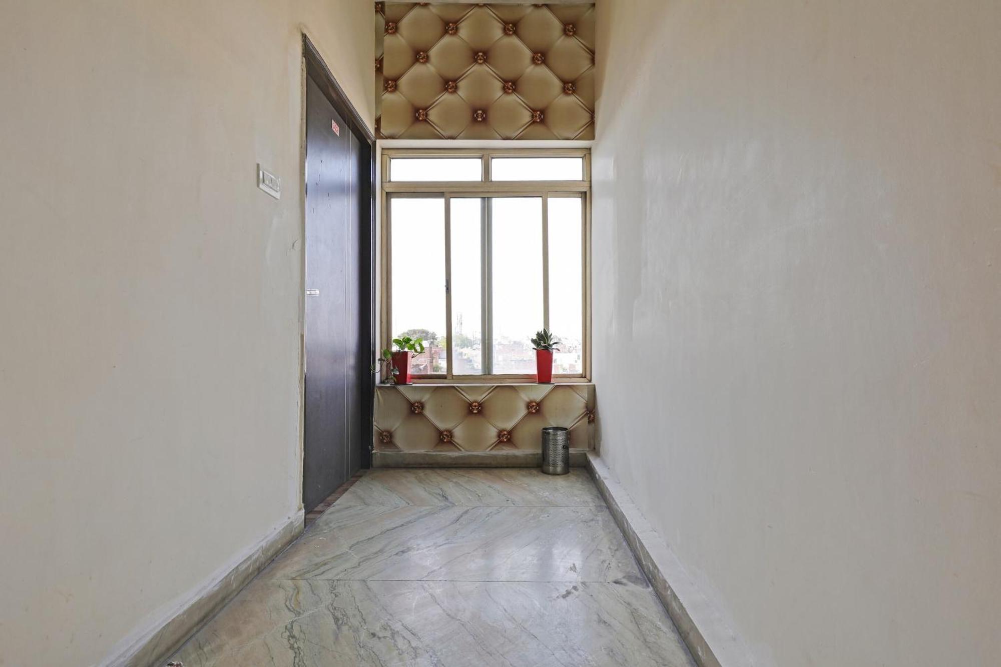 Spot On 81167 Hotel Asdr Rudrapur Екстериор снимка