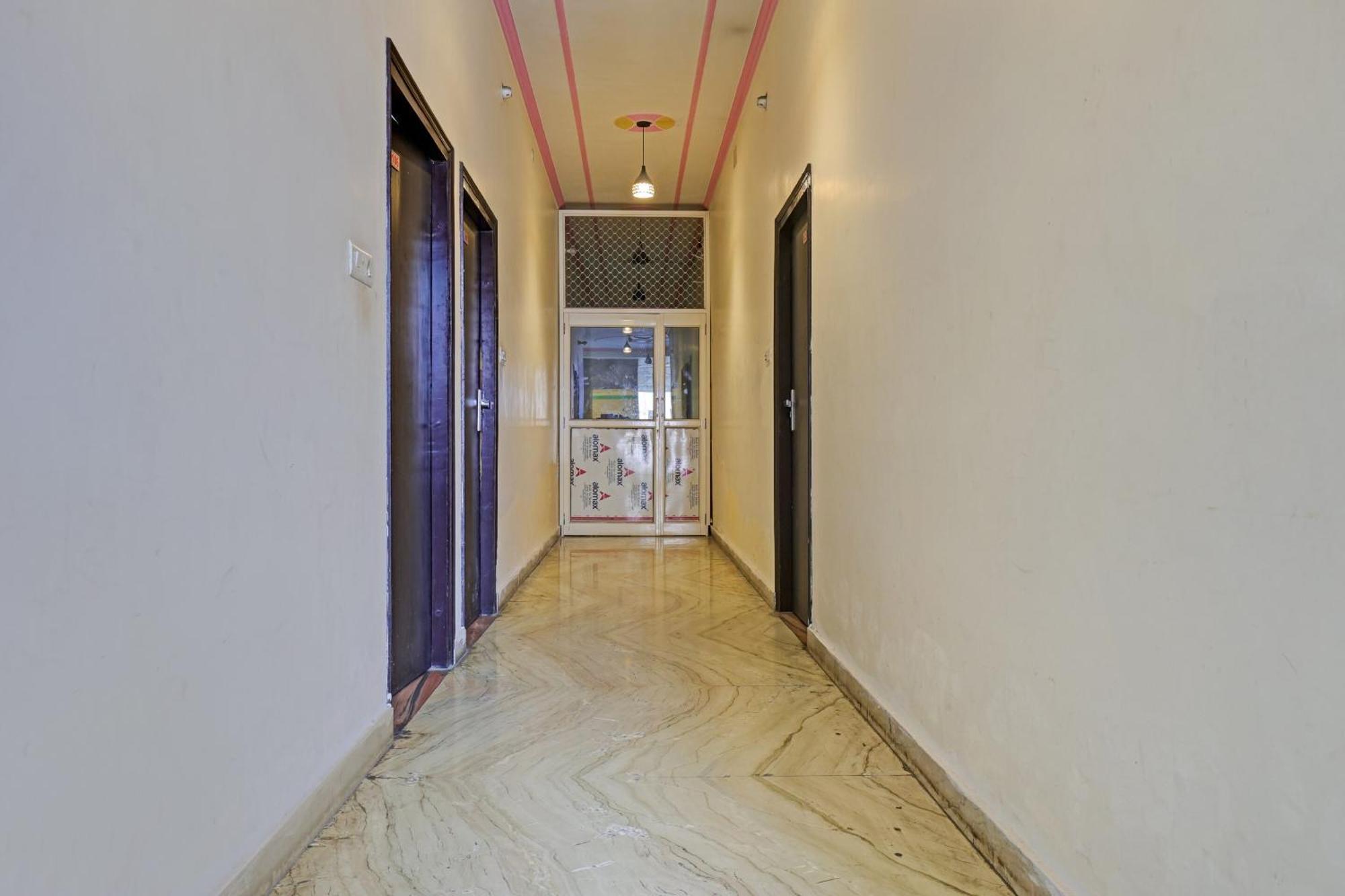Spot On 81167 Hotel Asdr Rudrapur Екстериор снимка