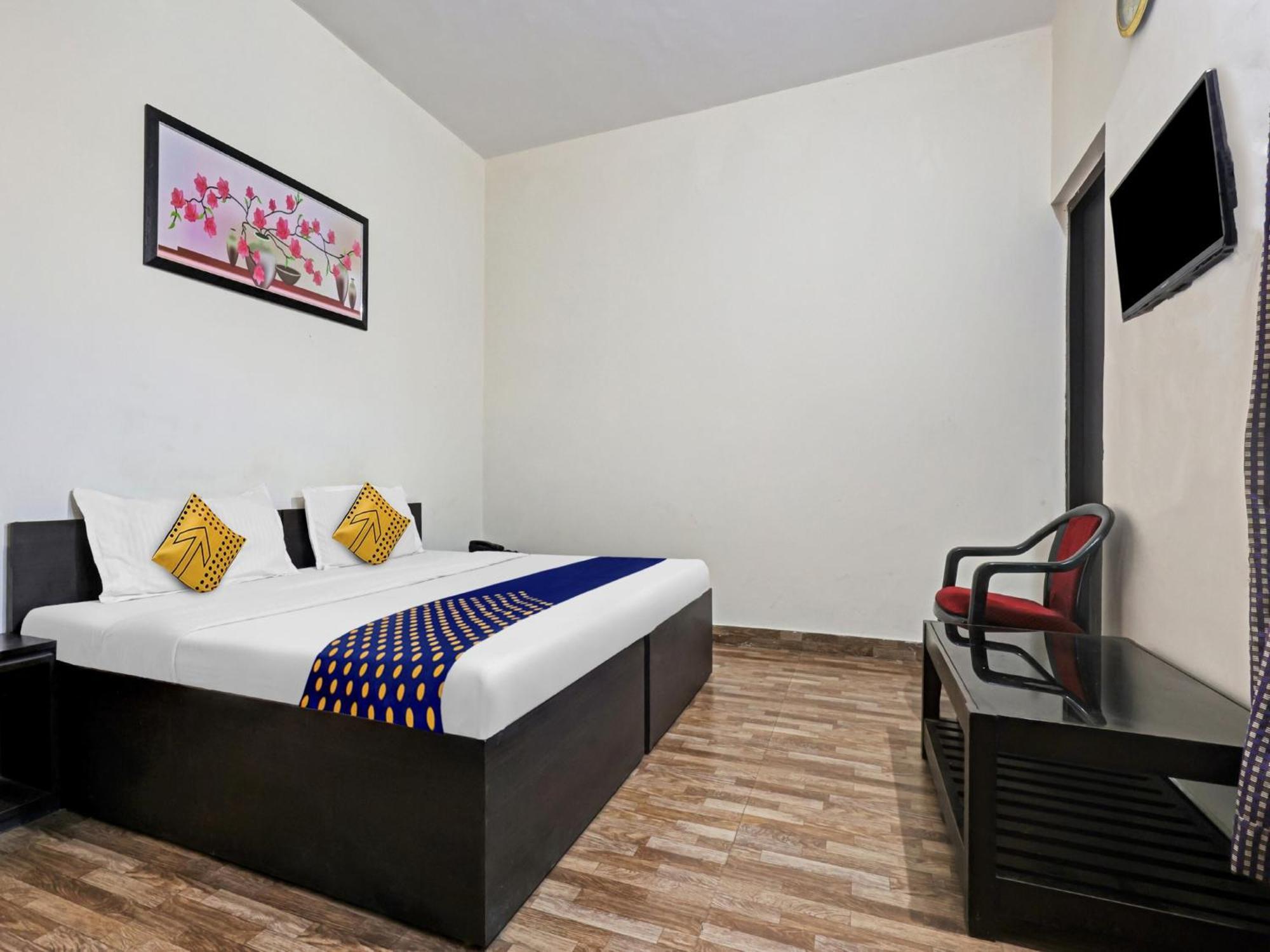 Spot On 81167 Hotel Asdr Rudrapur Екстериор снимка